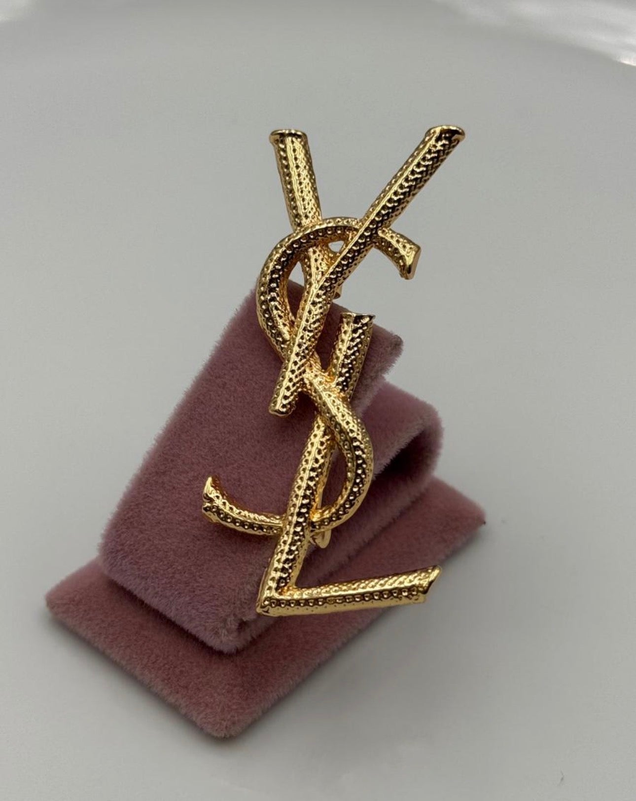 Broche Y en moyen