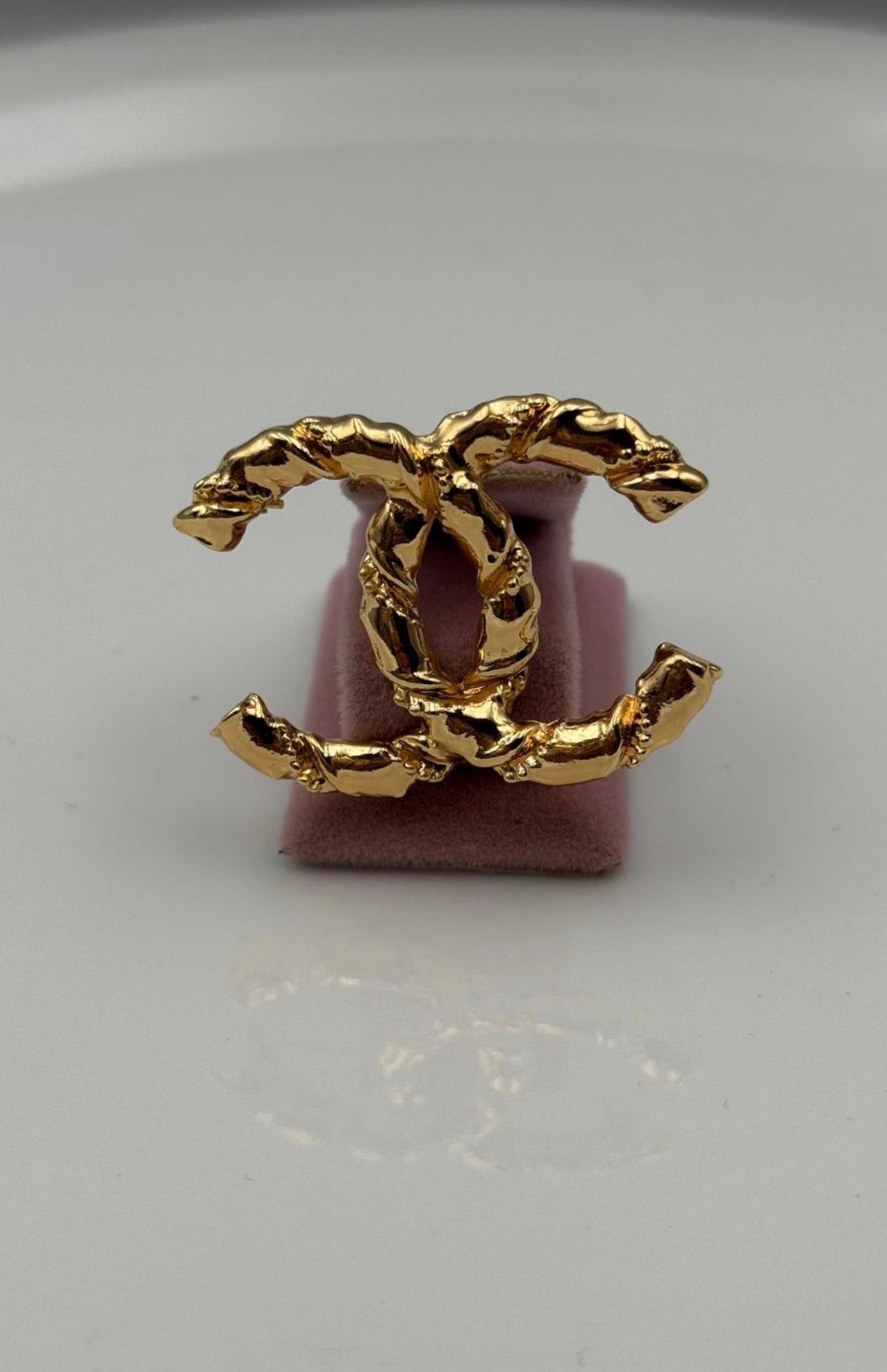 Broche C